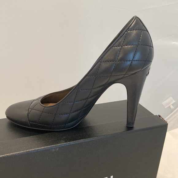 AUTHENTIC CHANEL Escarpins Quilted Classic Pump 39 - Picture 5 of 16